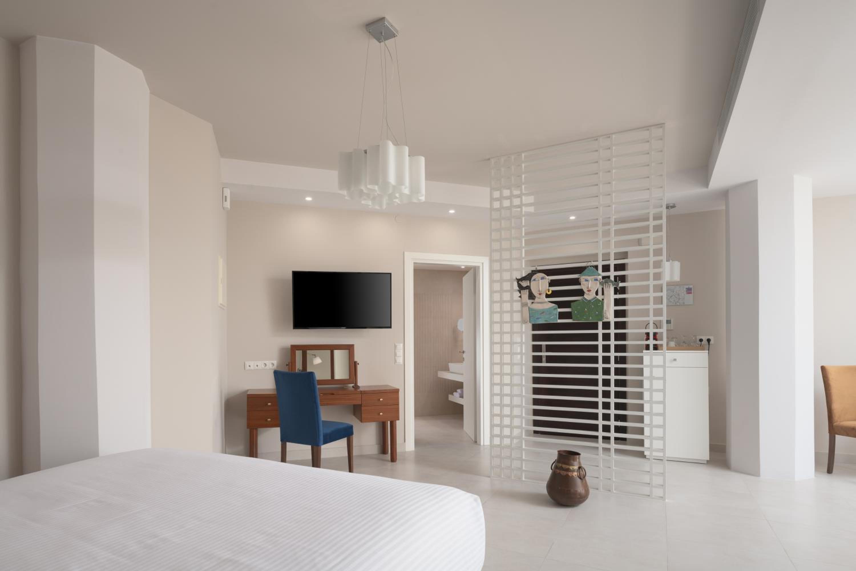 SUITE, JETTED TUB