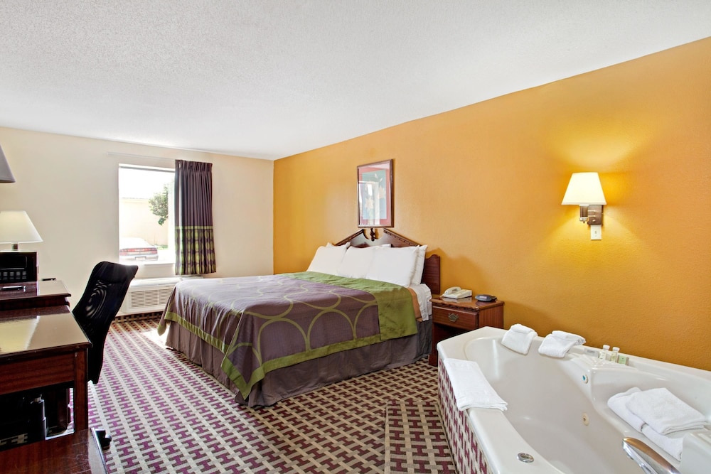 Super 8 by Wyndham Forrest City AR 6/22
