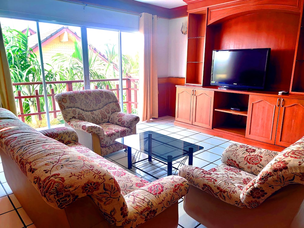 Thongpaeka Hotel 30/50