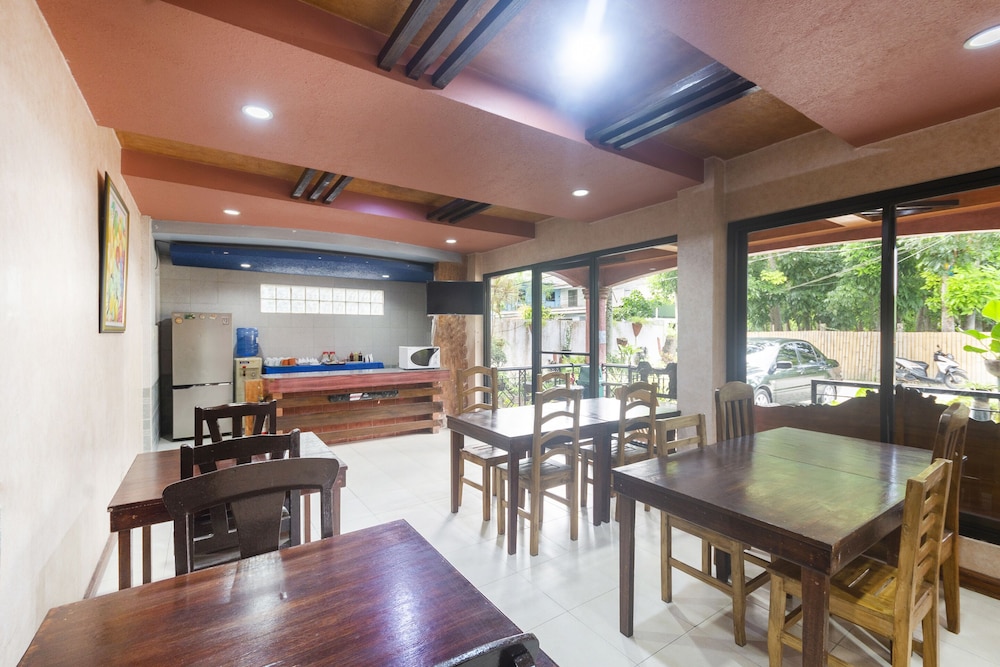 OYO 426 Coco Grove Tourist Inn 28/34