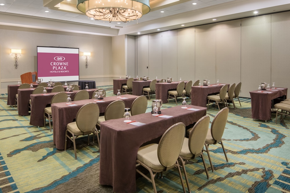 CROWNE PLAZA CHARLESTON AIRPORT CONV CTR 64/76