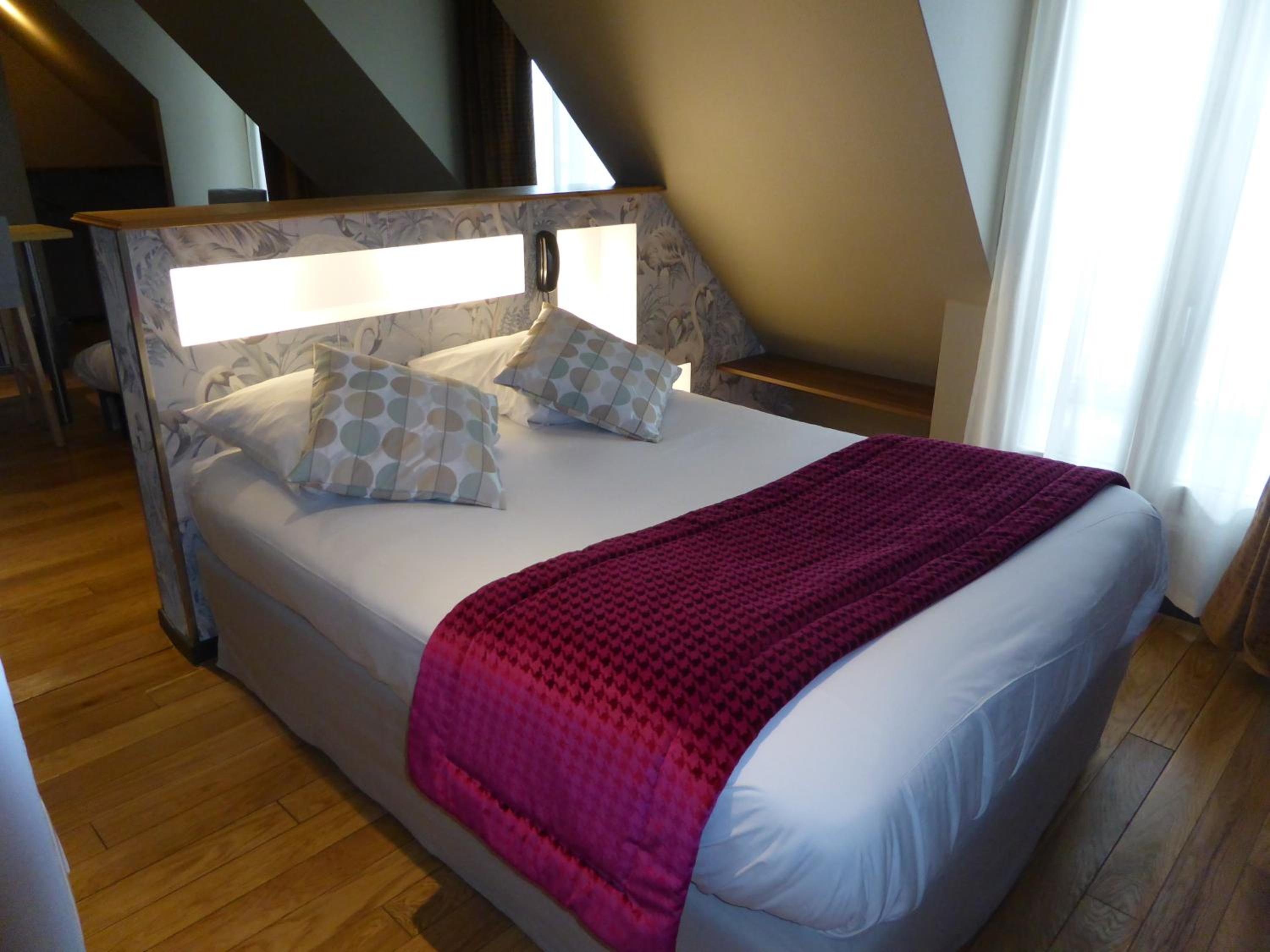Room at Hotel Excelsior Batignolles, PARIS