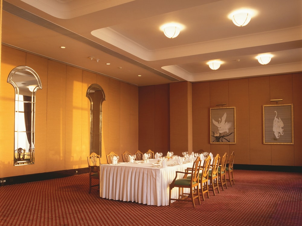 Trident Nariman Point 25/50
