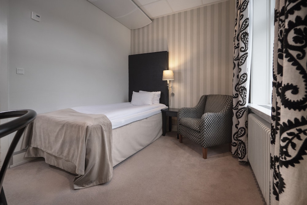 Hotel Mayfair 30/67