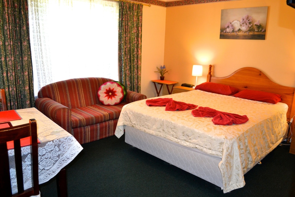 ROOM, QUEEN BED