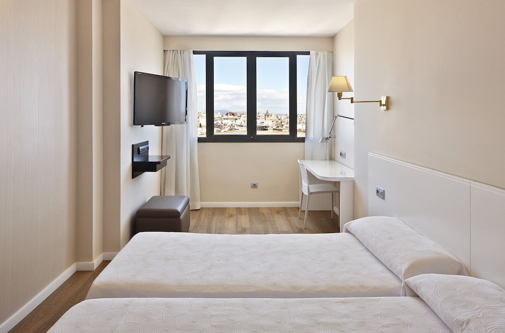 PREMIER, DOUBLE OR TWIN BED, CATHEDRAL VIEW