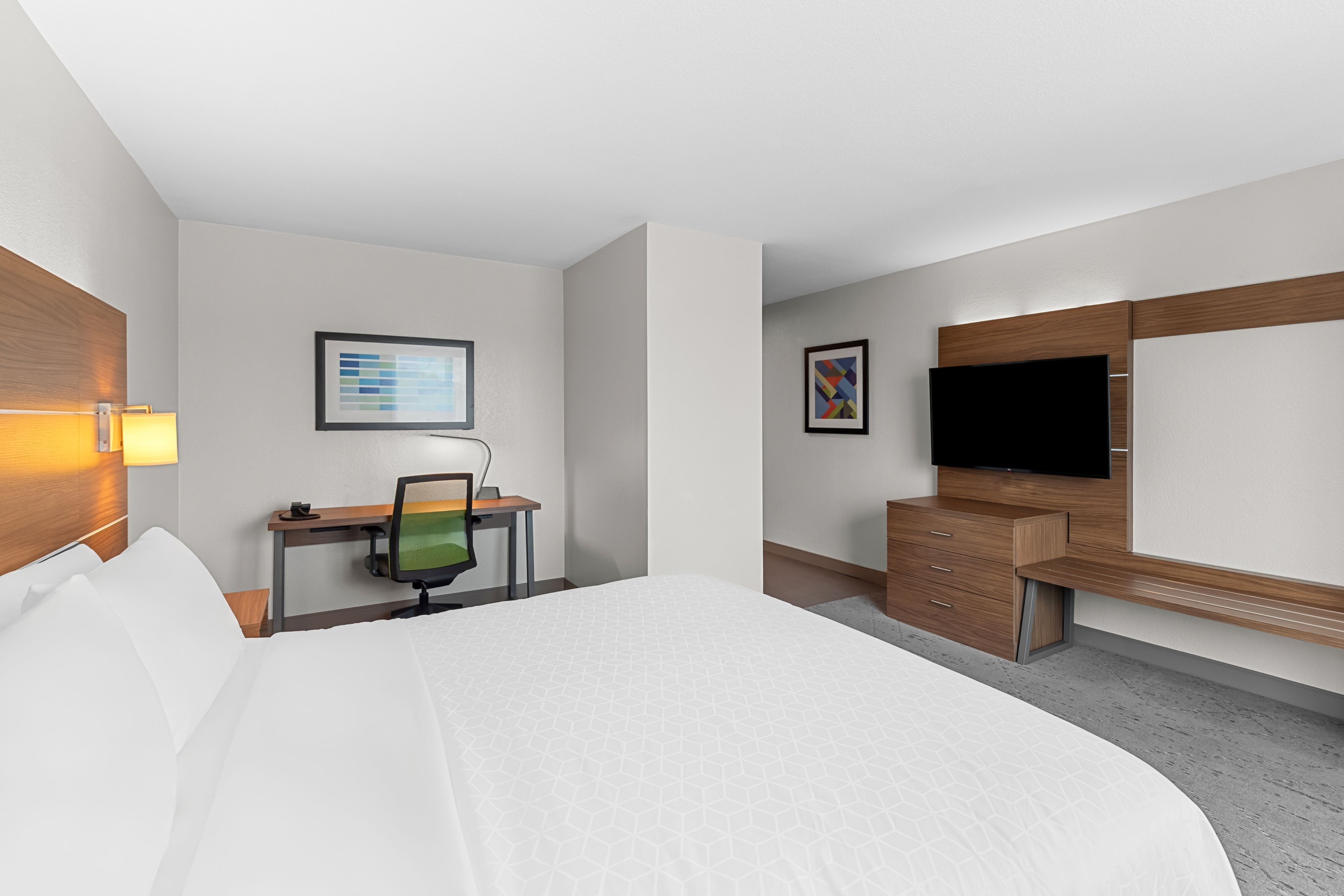 Holiday Inn Express & Suites Austin SW - Sunset Valley, an IHG Hotel 12/50