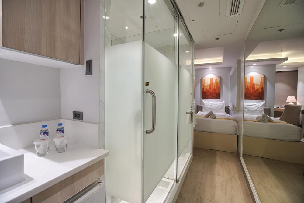 The Mini Suites - Eton Tower Makati 60/63