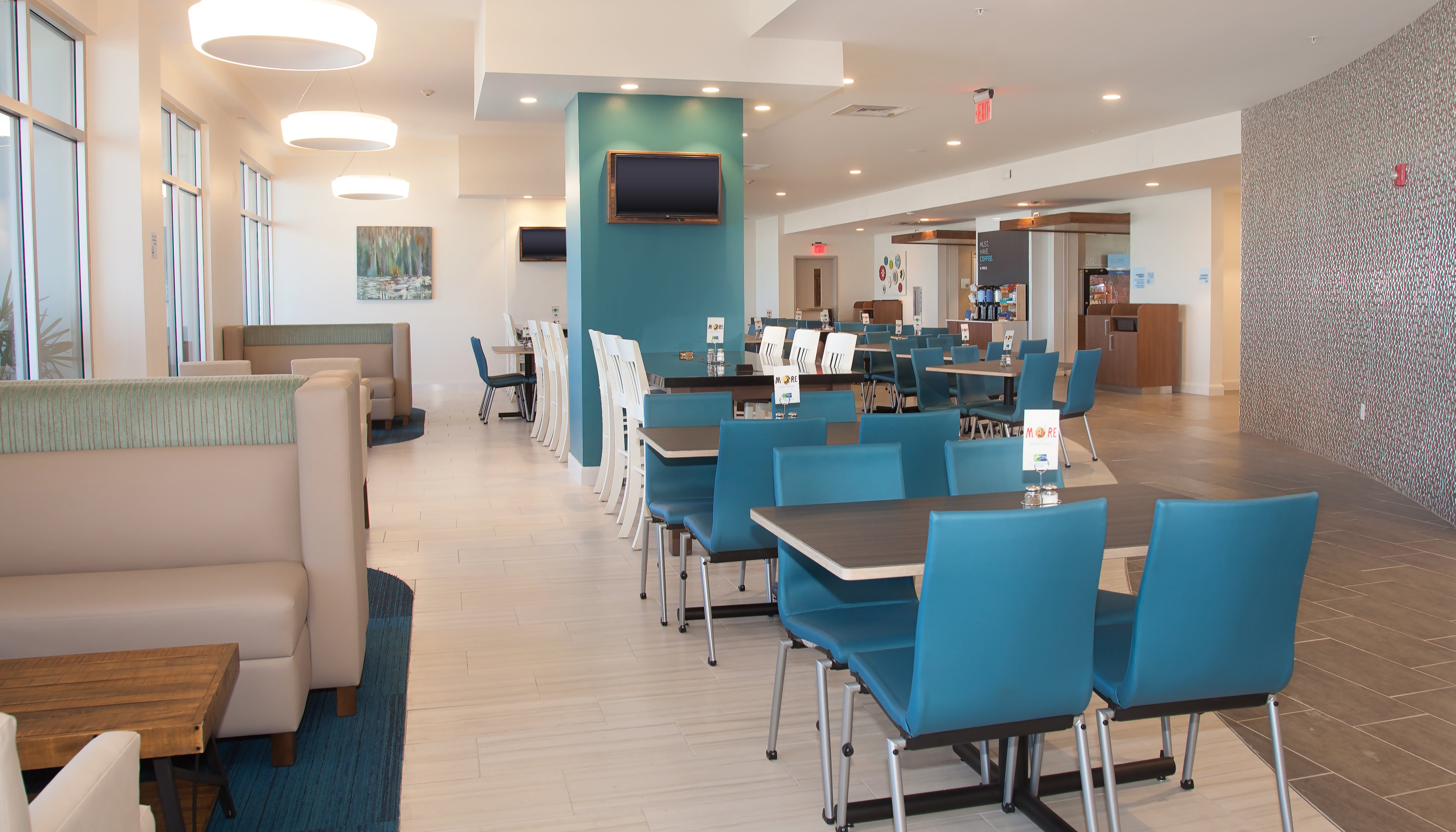 Holiday Inn Express Suites Panama City Beach 34/50
