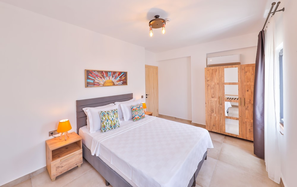 Thomas Suites 9/33