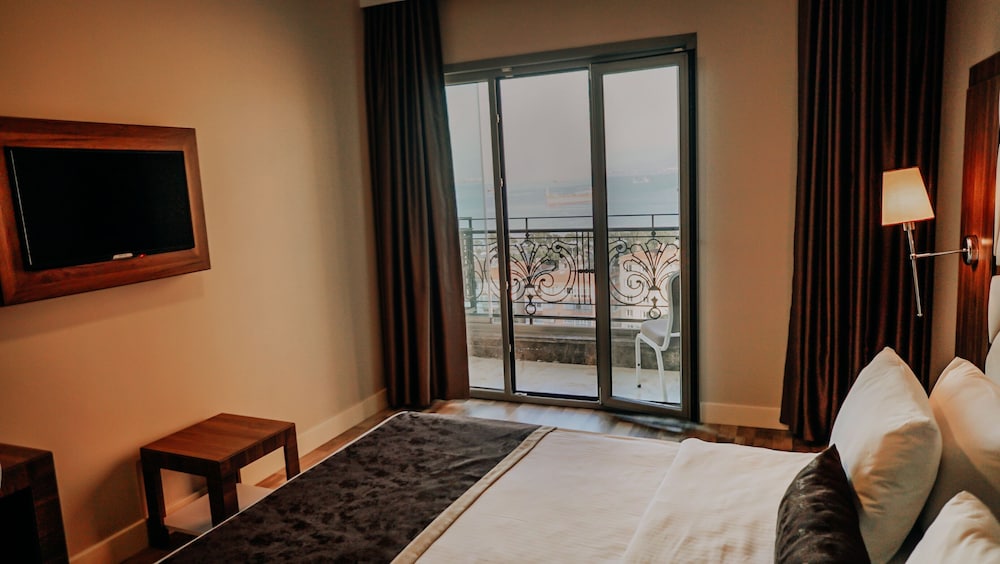 The Grand Mira Hotel 15/50