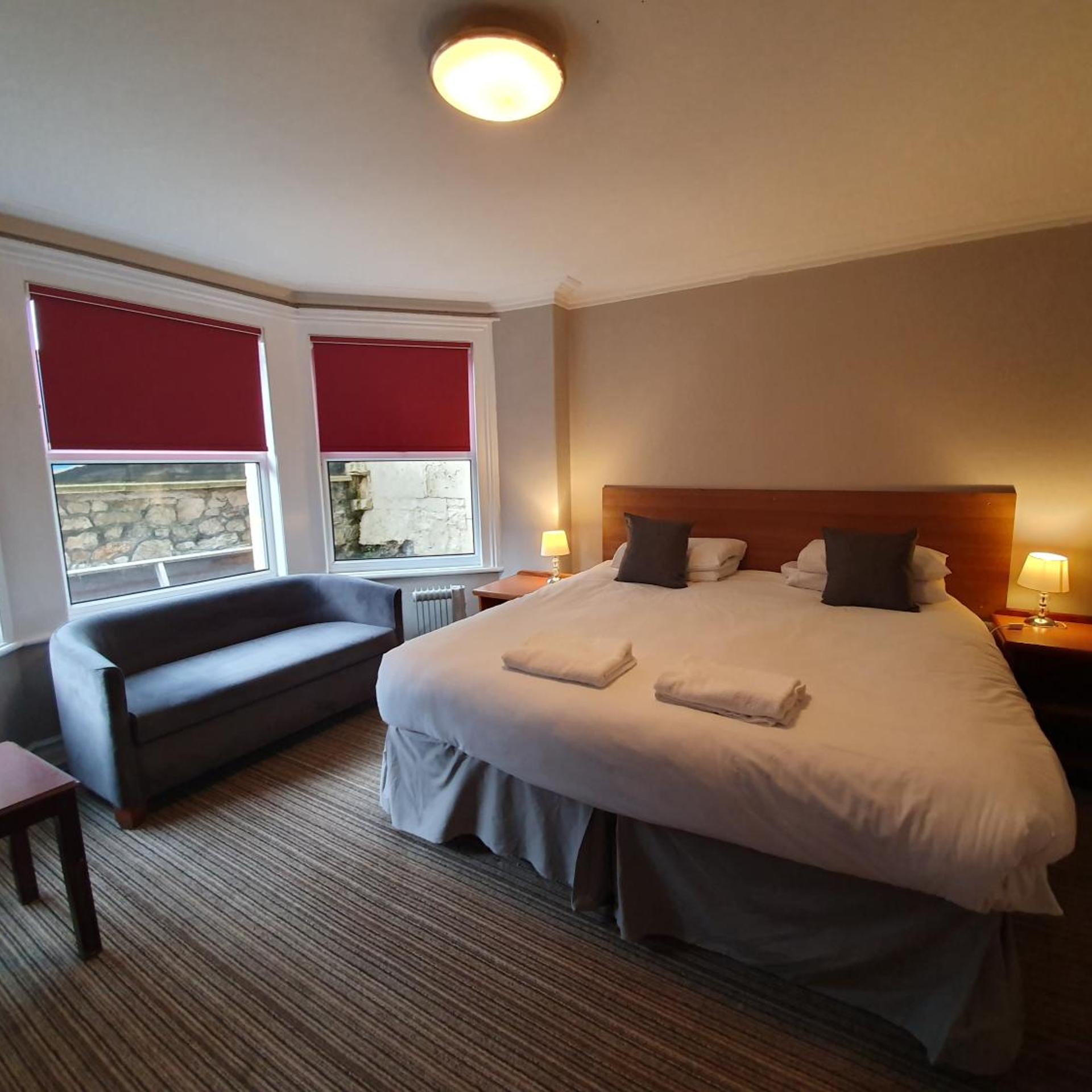 Semi Basement, Double Bed، The York Hotel 4/10