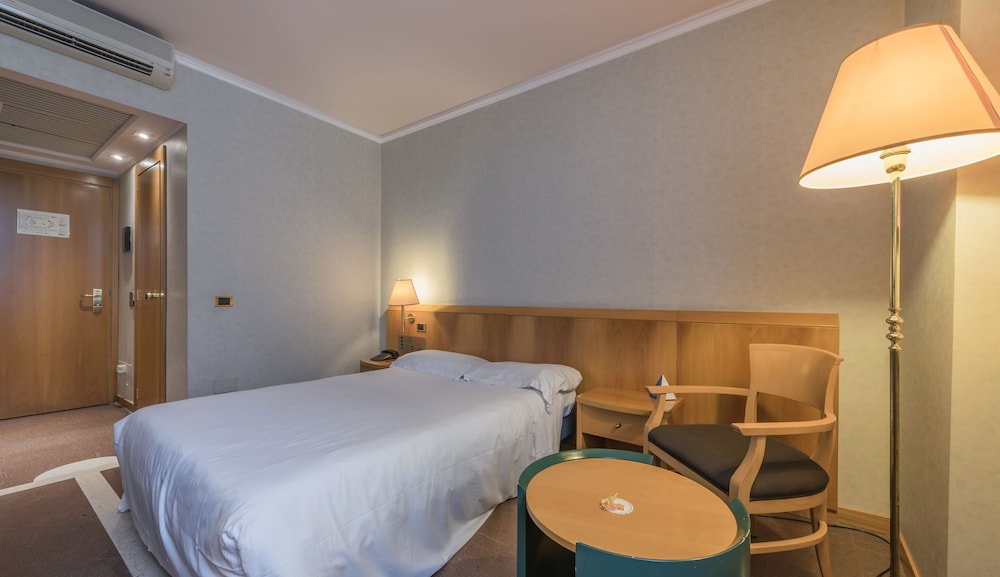 Caesar S Hotel 12/64