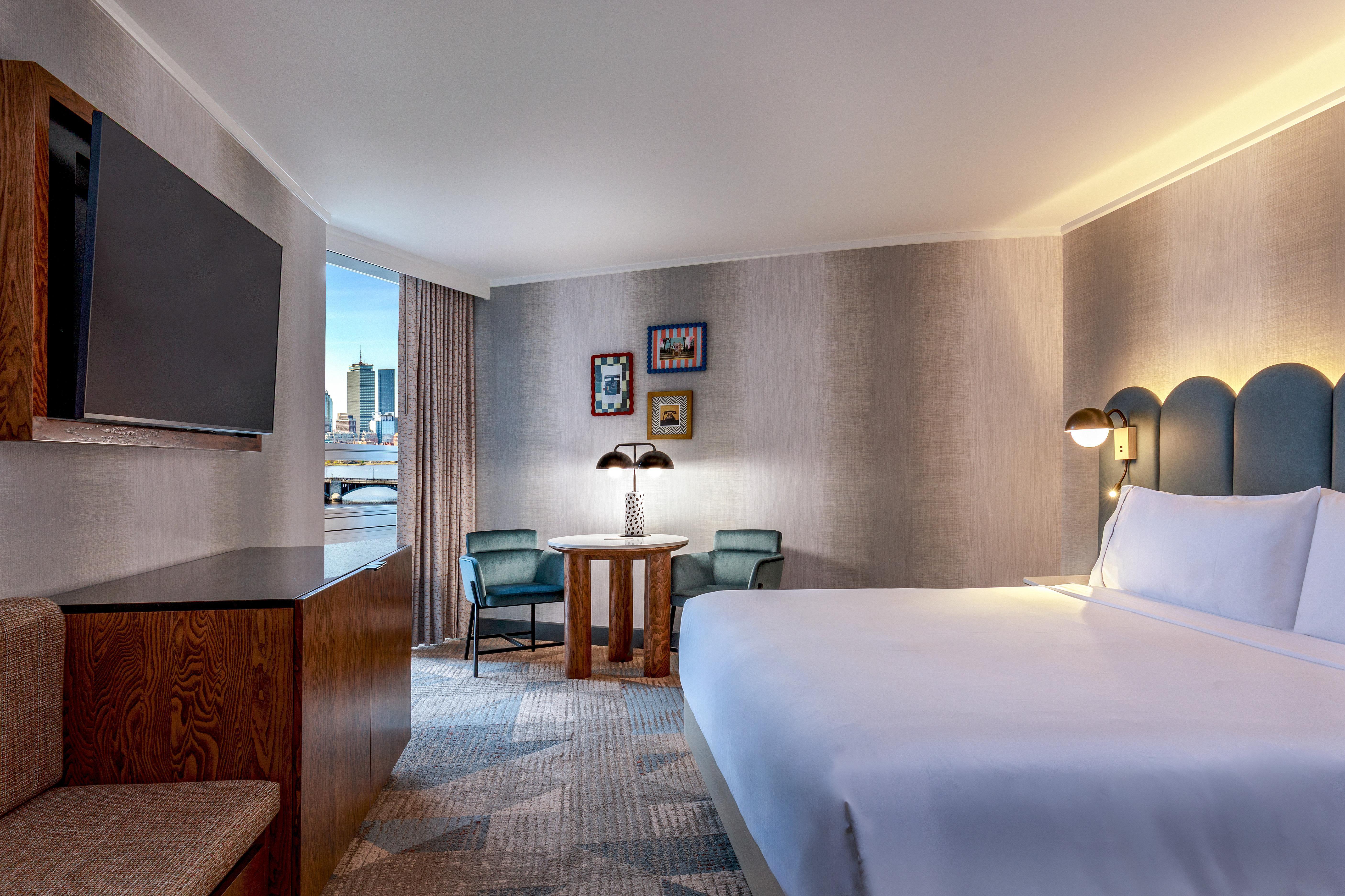 Room, King Bed, River View, East Tower
