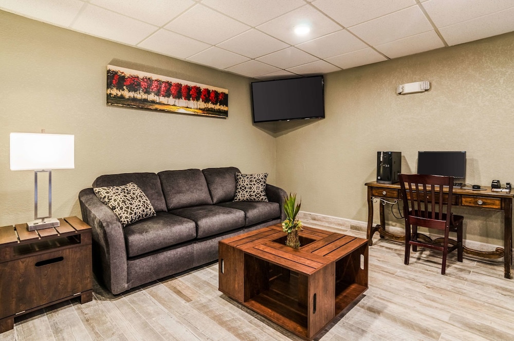 Quality Inn & Suites Winfield 32/44