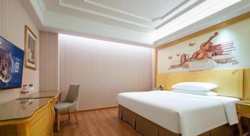 Vienna Hotel (Shenzhen Pingdi Huancheng South Road) 11/49