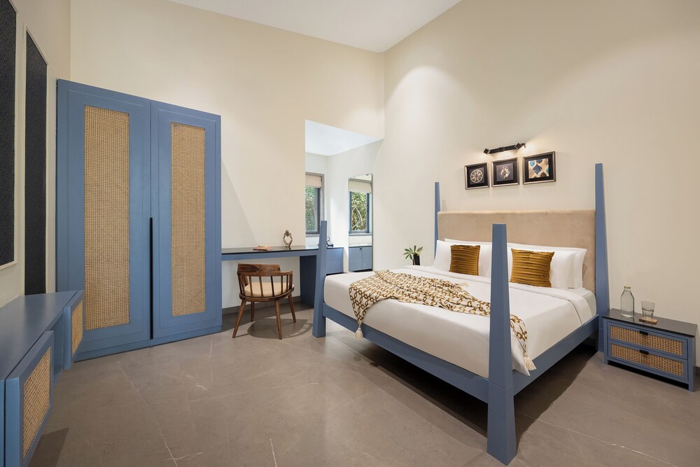 ELIVAAS Cloud 7 4 BHK Villa with Pvt Pool 27/72