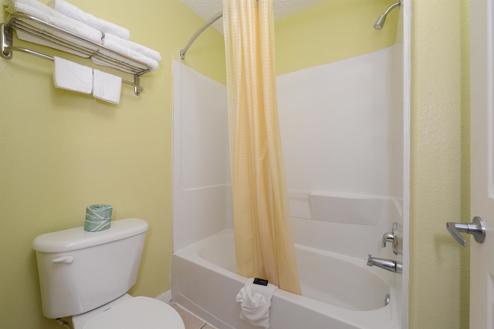 Americas Best Value Inn & Suites Waller Prairie View 12/38
