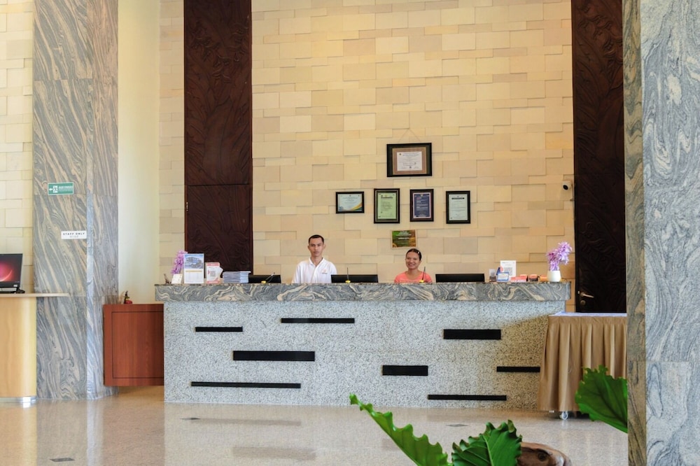 La Prima Hotel Flores 11/76