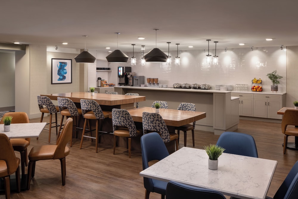 Pomeroy Hotel Fort McMurray 34/50