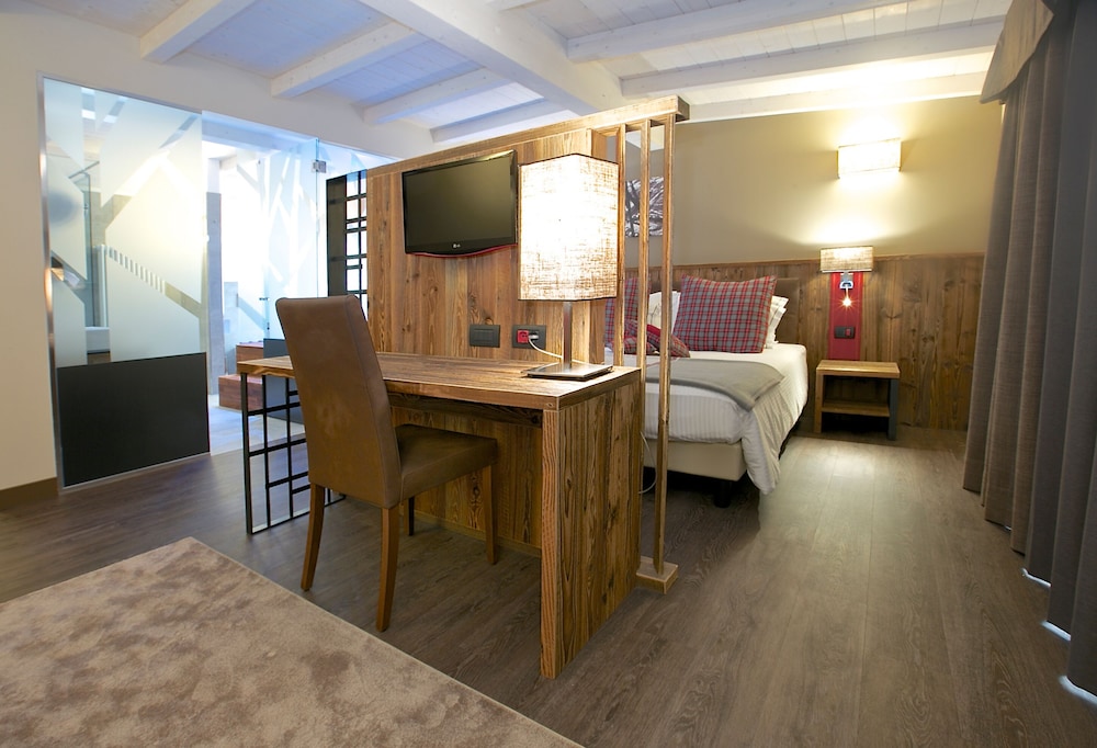 OLIMPIA HOTEL 36/50