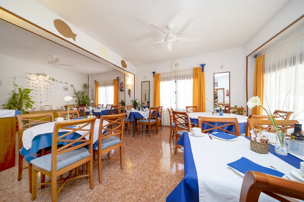 Manolita Hostal 58/71