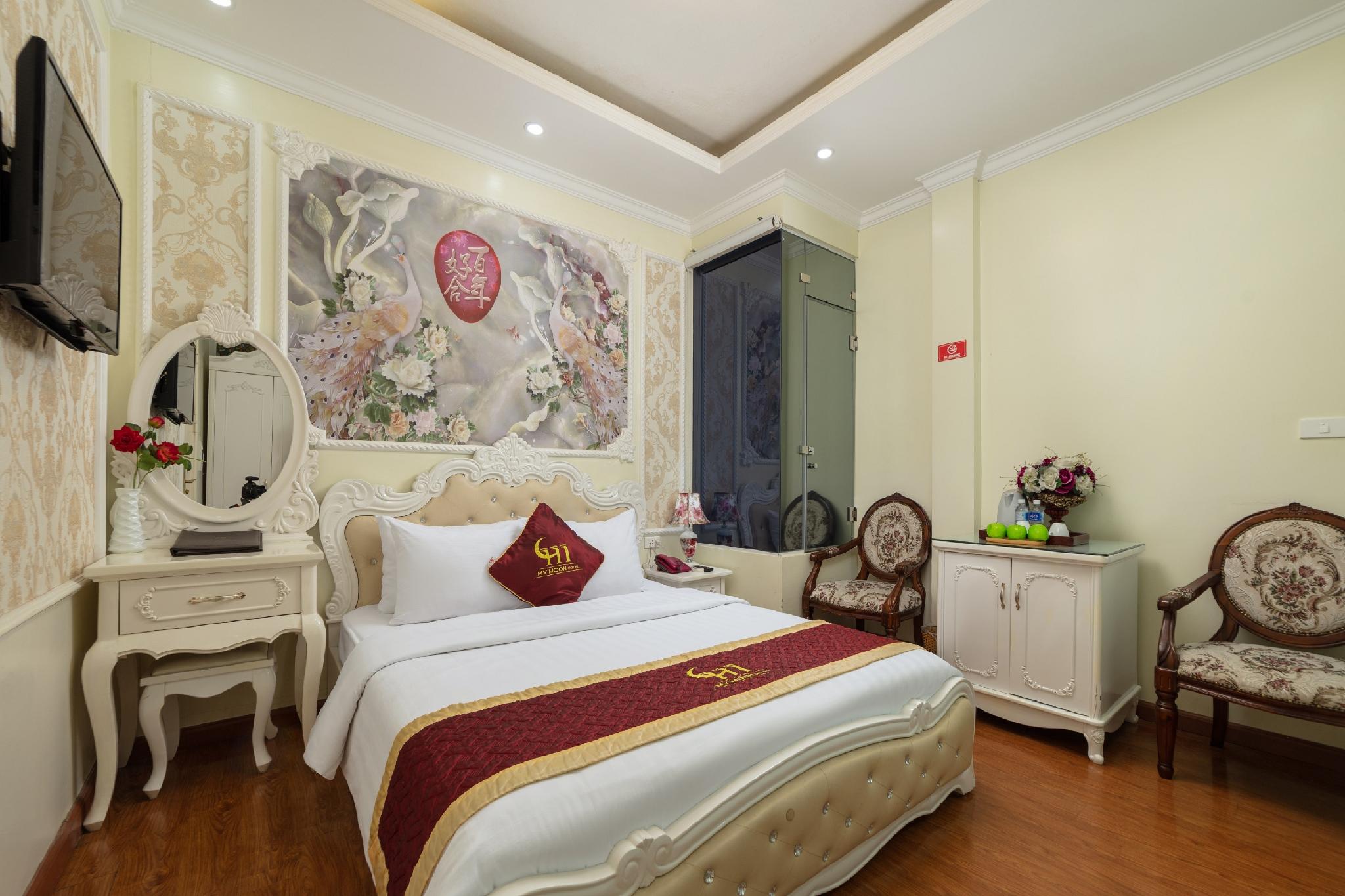 Deluxe, Queen Bed, No Window