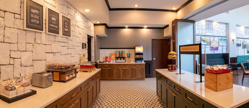 Hampton Inn Suites Boerne 50/63