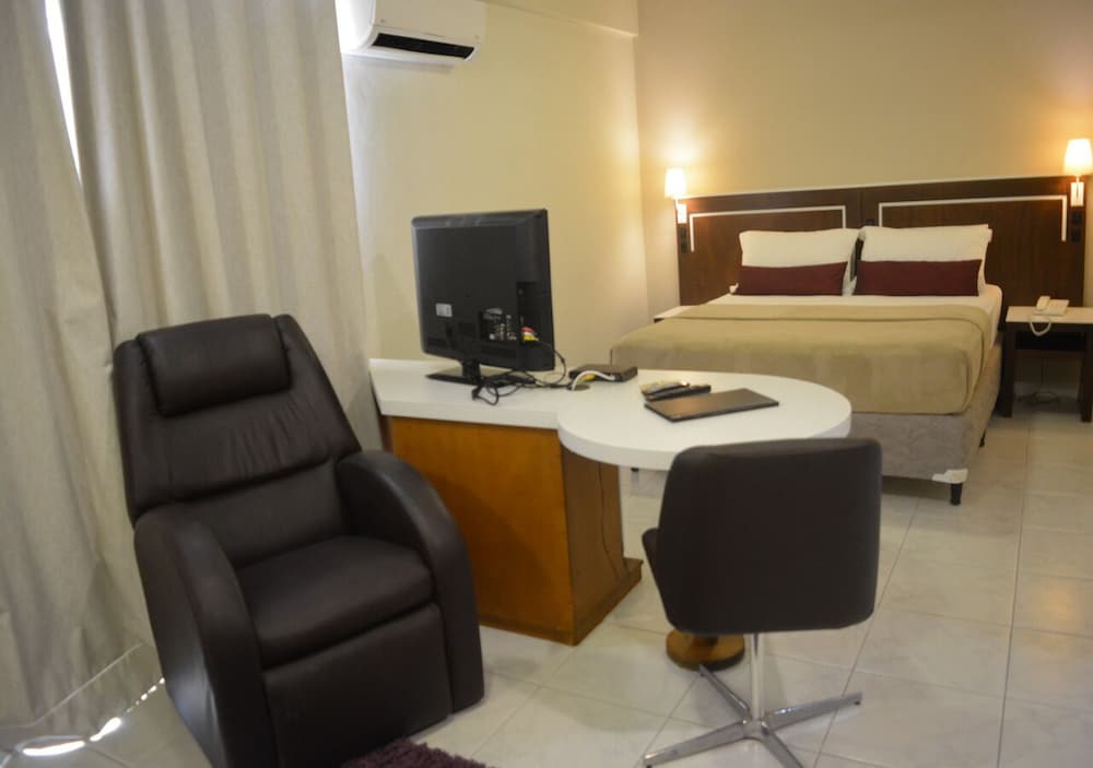 Altadomo Hotel 65/69
