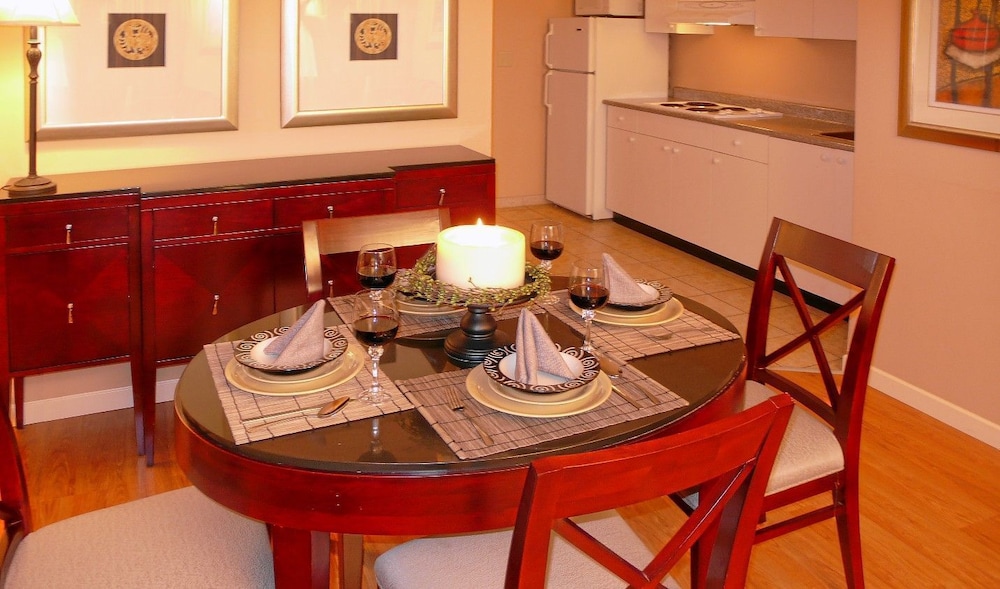Red Lion Inn & Suites 57/69