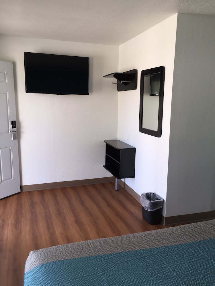 Motel6 Prairie Du Chien, WI 24/45