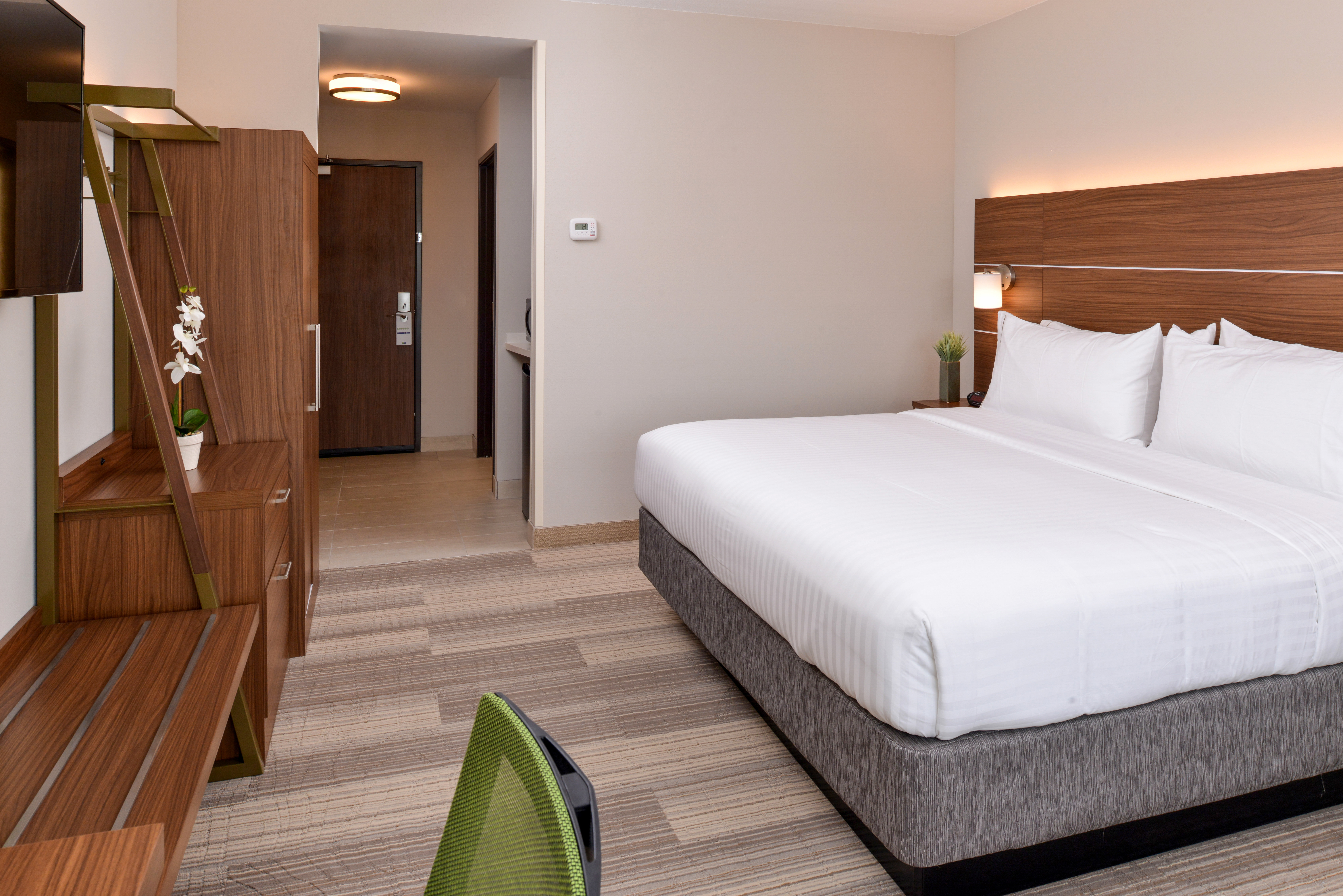 Holiday Inn Express Suites St Petersburg Seminole Area 23/74