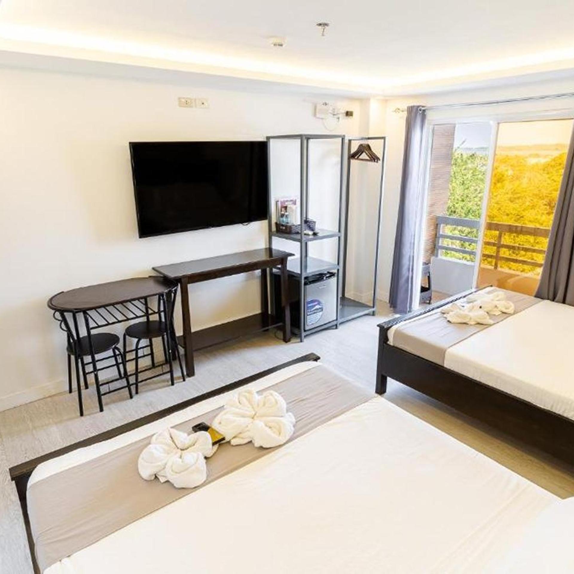Spotlight Hotel near Hundred Islands Wharf 34/44