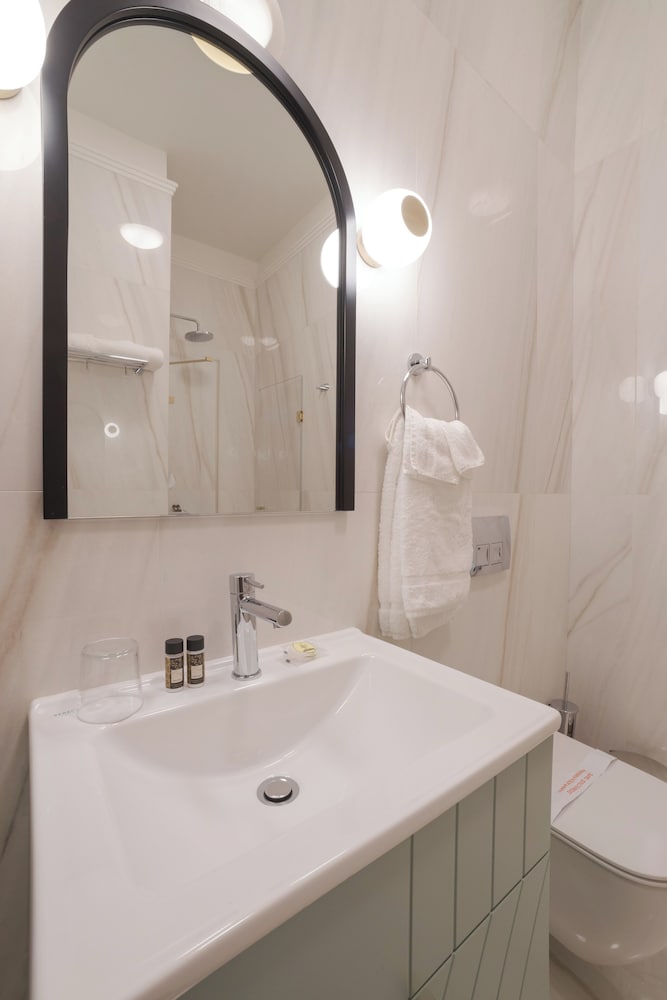 Castellano Hotel & Suites 59/63