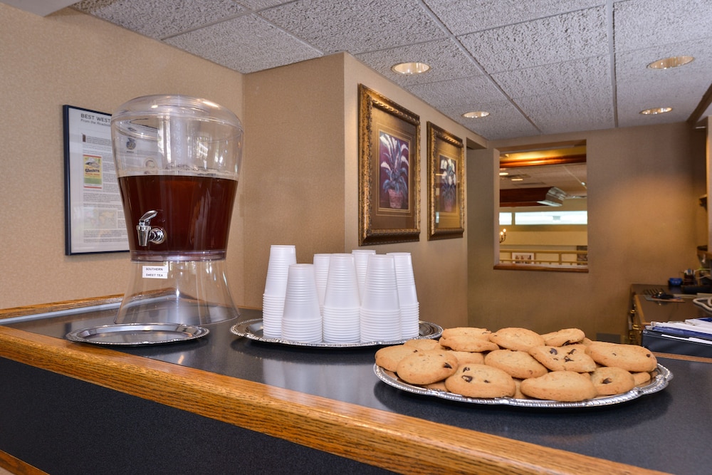 Best Western Plus Landing View Inn & Suites 43/51