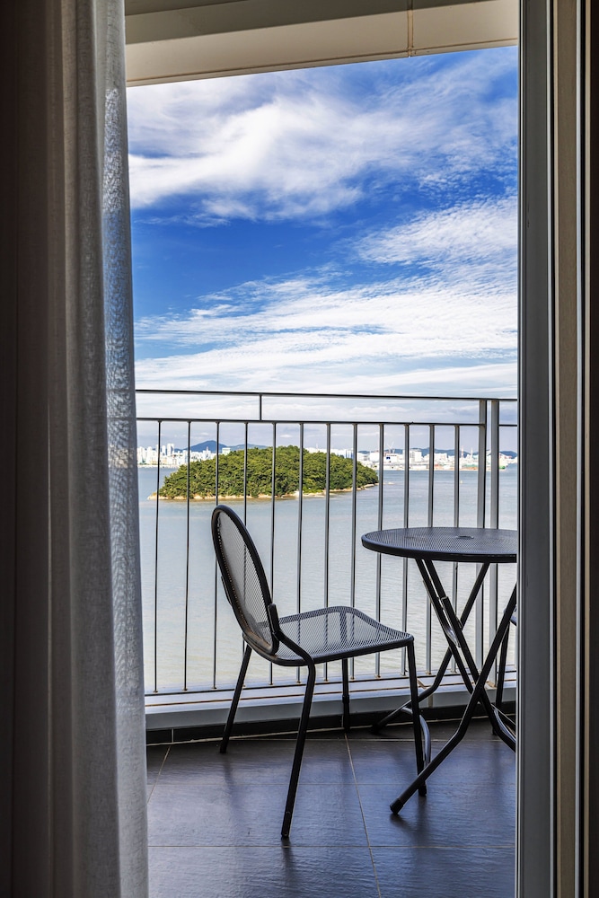 Ocean Soleview Hotel 40/57