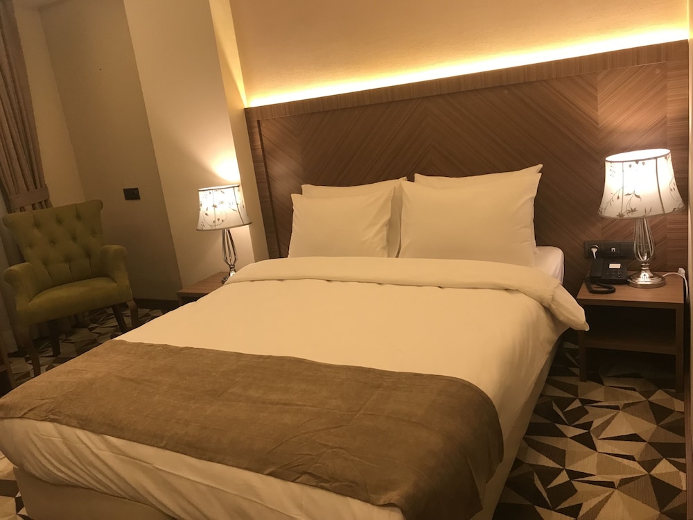 Atro Hotel 16/44
