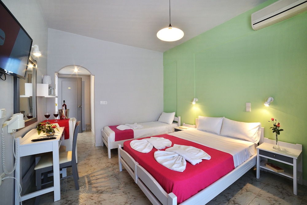 Nereides Hotel 12/38