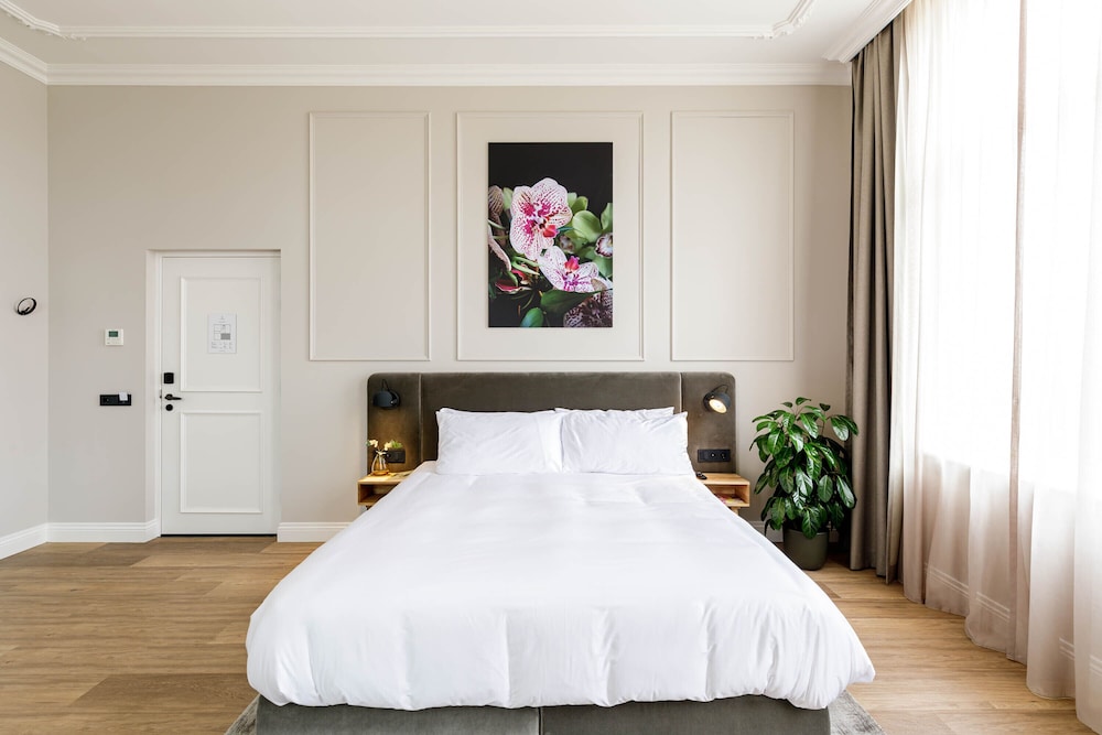 Hotel Flora Batava 4/50