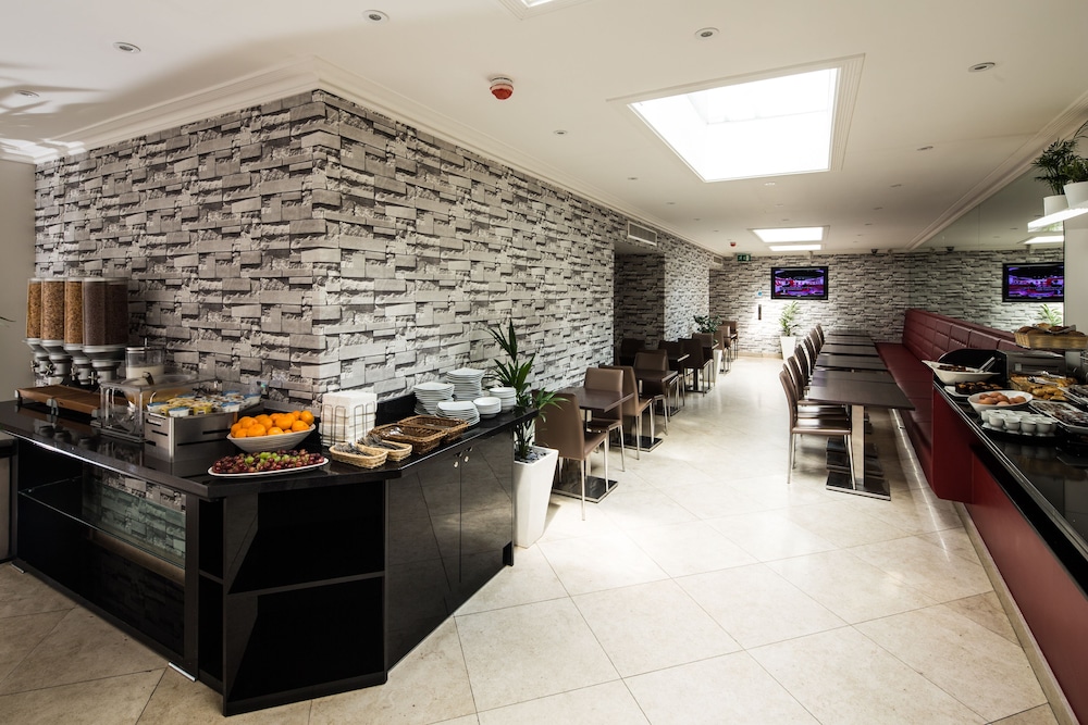 London House Hotel 58/75