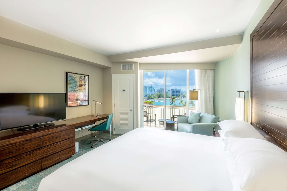 SIGNATURE, KING BED, ACCESSIBLE