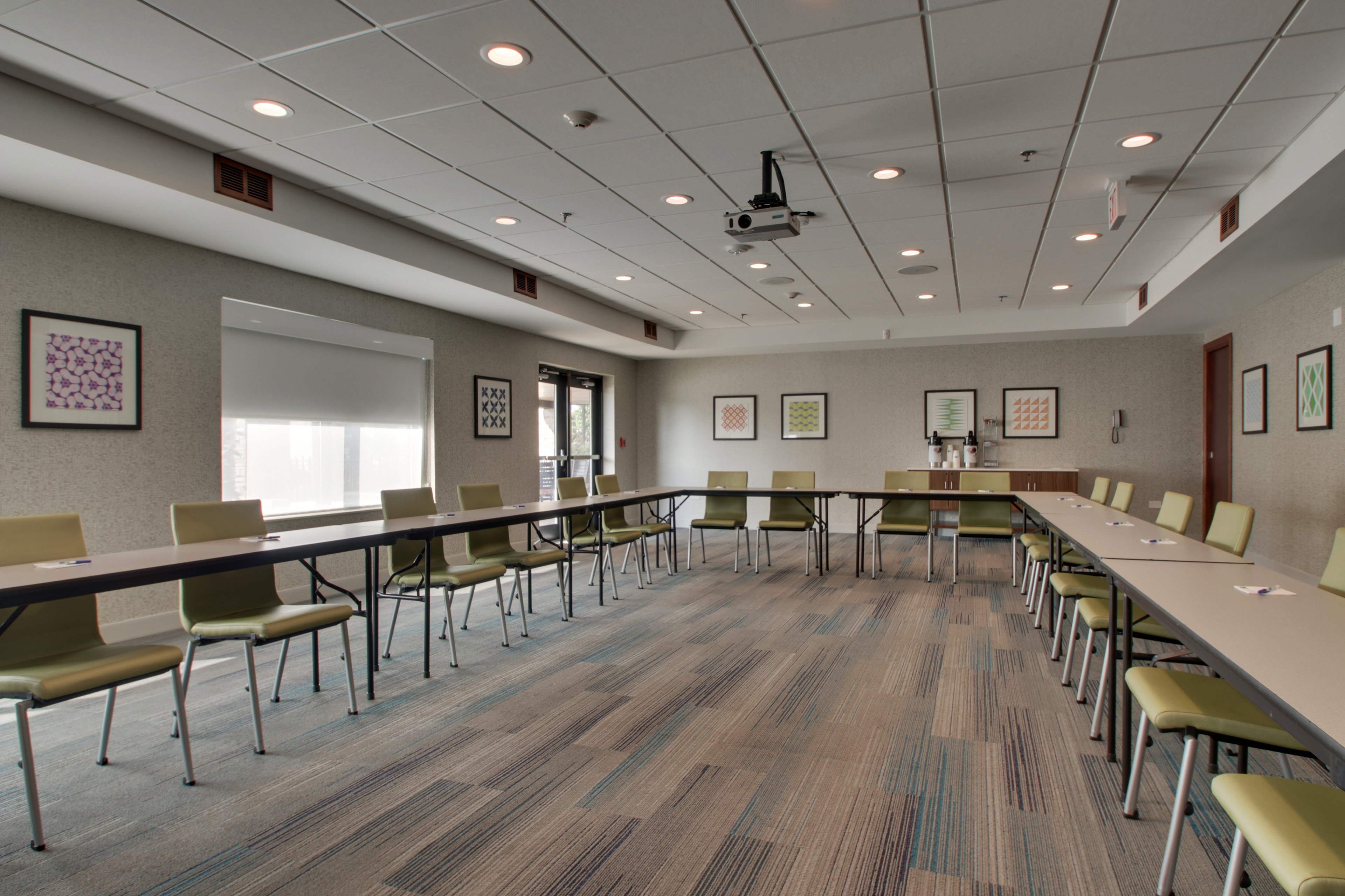 Holiday Inn Express & Suites AURORA NAPERVILLE 35/41