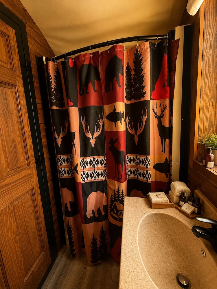 Chinook Winds Motel 60/76