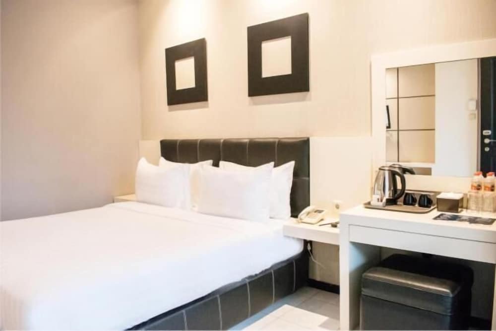 Luminor Hotel Jember (ex Panorama Hotel) 33/65