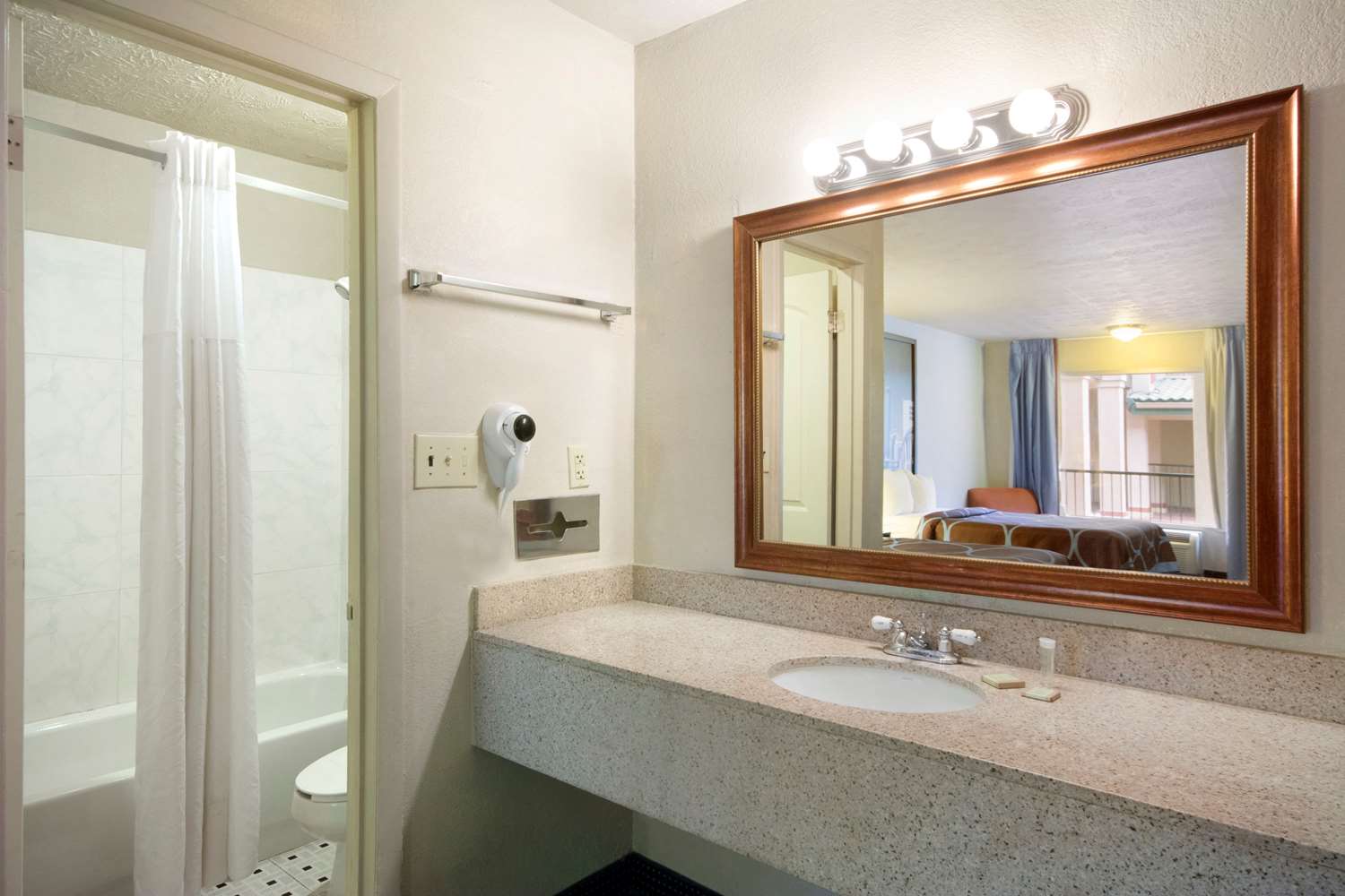 Super 8 by Wyndham Atlanta/Hartsfield Jackson Airport 7/7