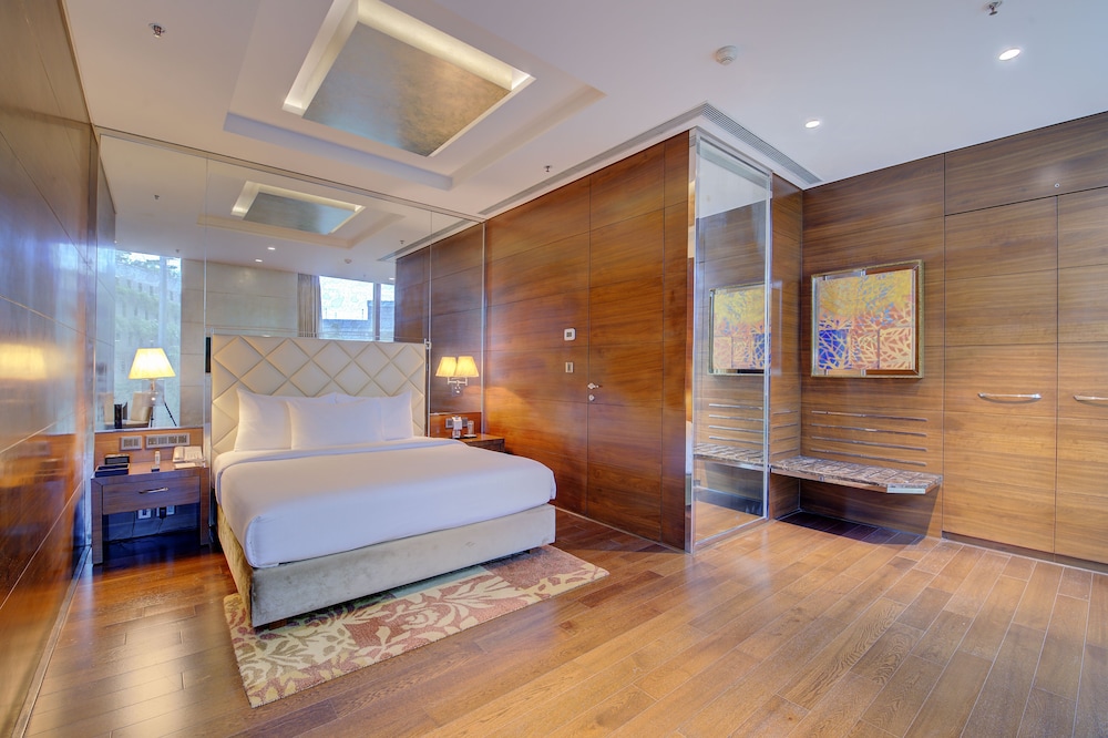 Niranta Airport Transit Hotel & Lounge Terminal 2 Arrivals 39/78