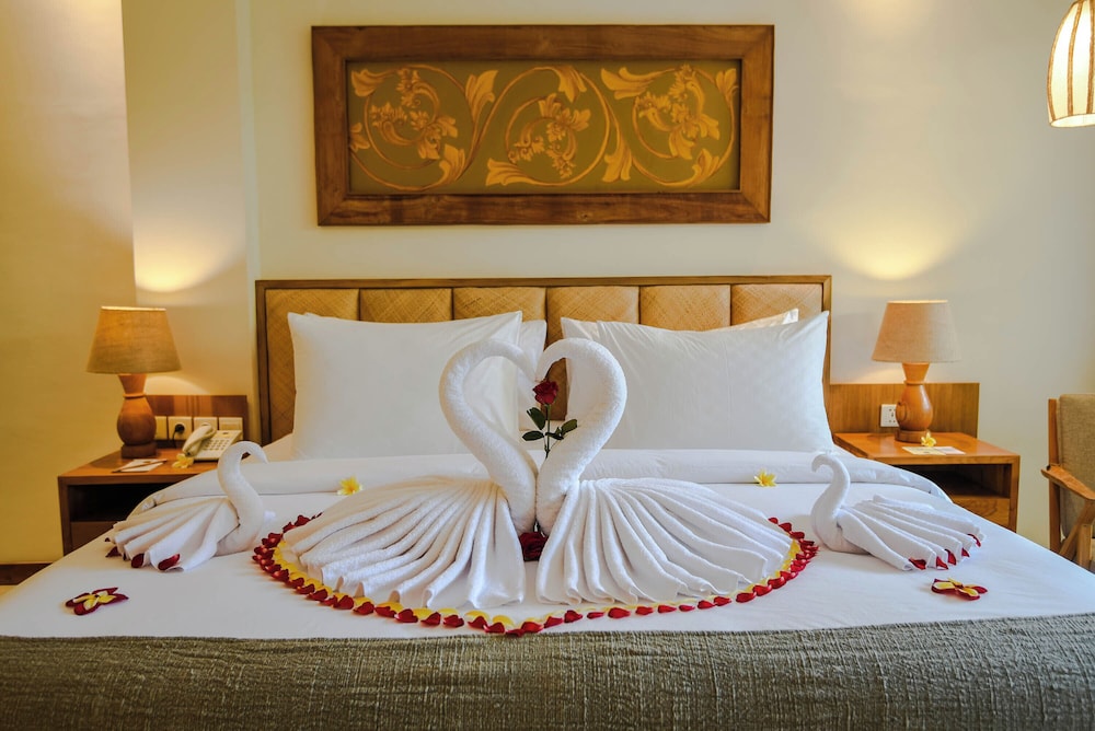 Romantic, Suite, King Bed, Pool Access