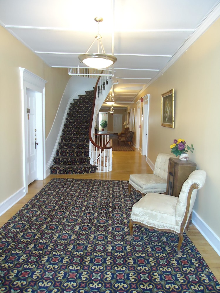 Thayers Inn 17/68