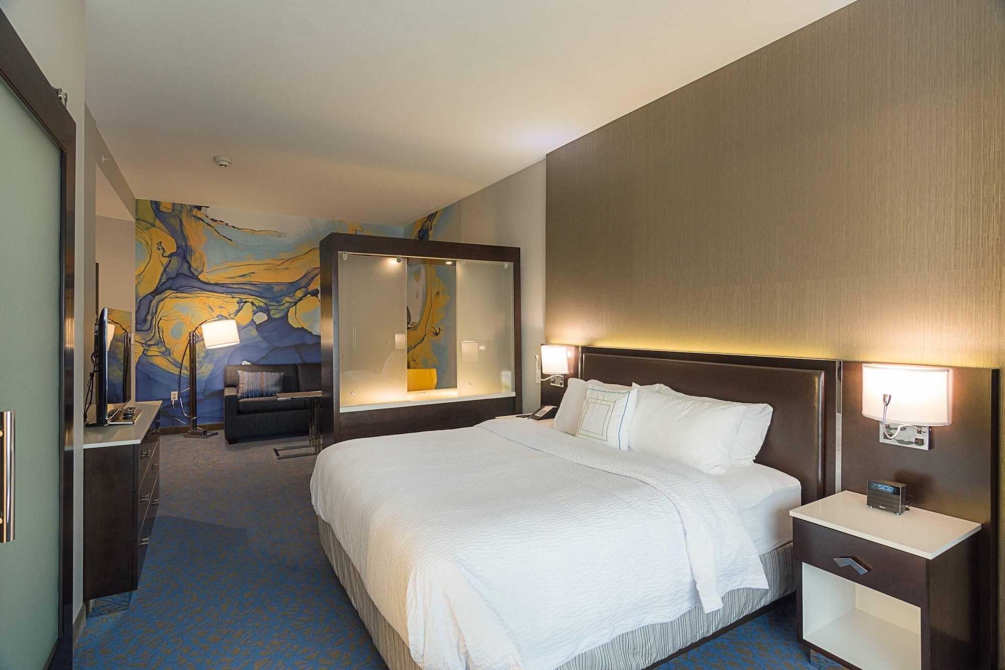SUITE, KING BED, SOFA, BALCONY