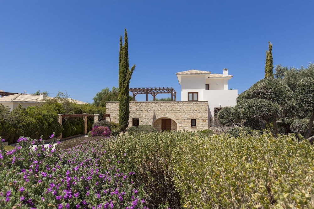 Aphrodite Hills Rentals - Superior Villas 44/50